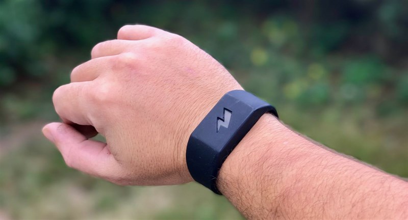 This electric shock bracelet will help break bad habits